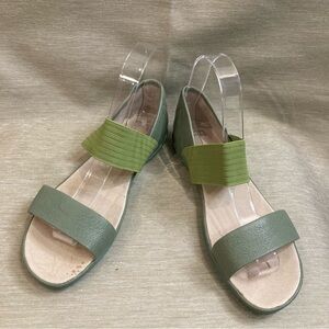 CAMPER GIRL Sz 38 Leather and Elastic Ankle Slip On Flat  Shoes Sandals
